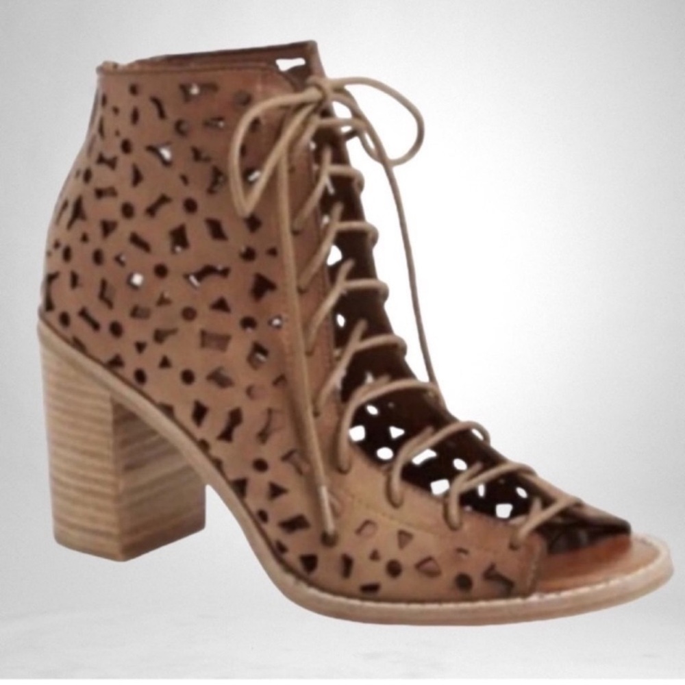 Jeffery Campbell Cor leather daisy cutout heel, size 7.5